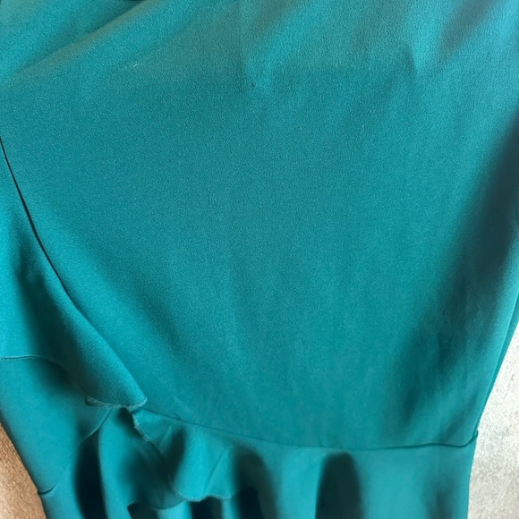 Elegant Green Off-Shoulder Dress - Picture 9 of 16